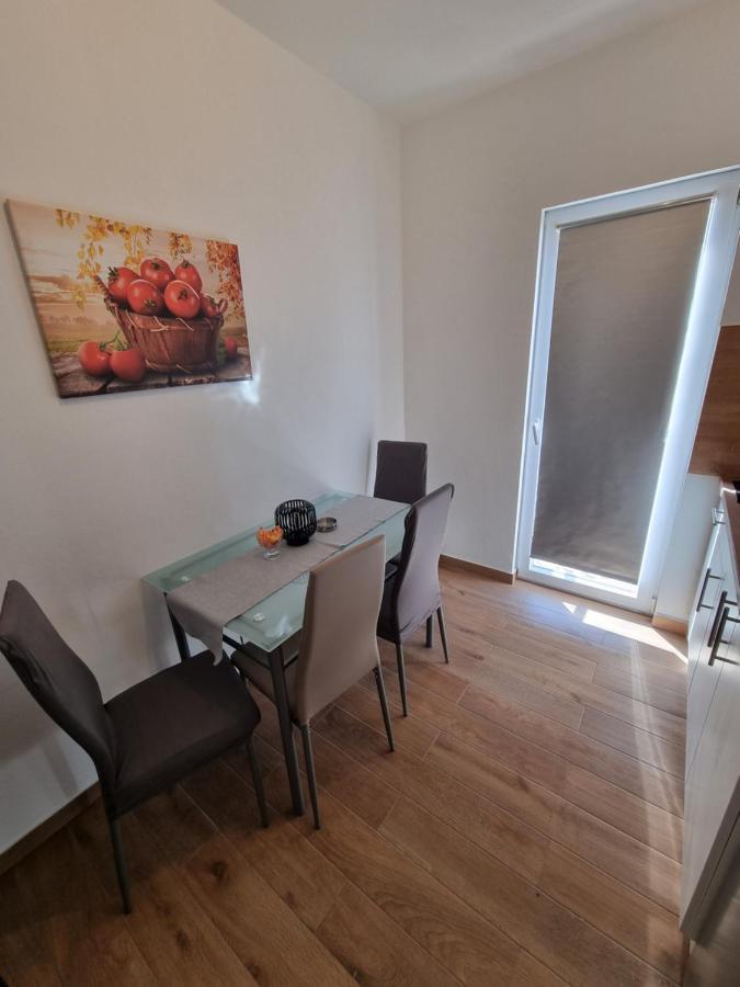 Apartments Lili 비오그라드나모루 외부 사진